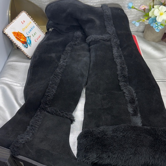 (F) BCBG Max Azria MA Dorota Women's Vintage Tall Suede Boots
SIZE 8B - Picture 12 of 12